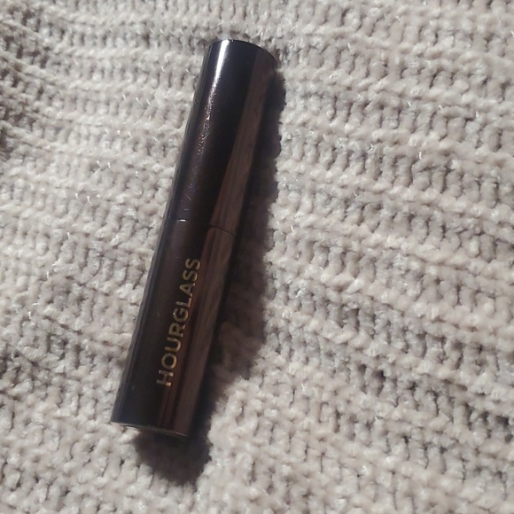 Almost New 🖤 Hourglass Concealer 🖤 shade Pearl - Picture 8 of 8